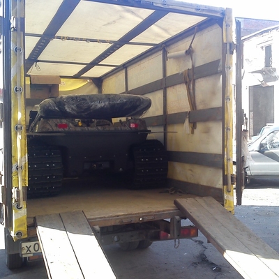 Вездеход в кузове грузового такси