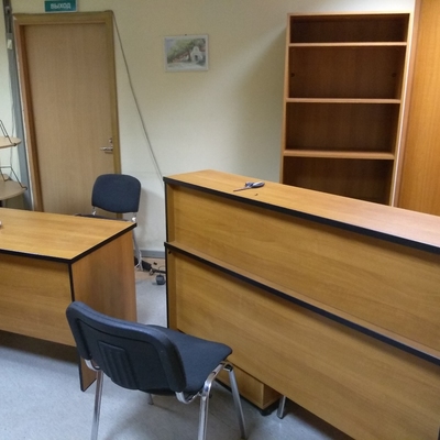 Офисная мебель перед разборкой для переезда